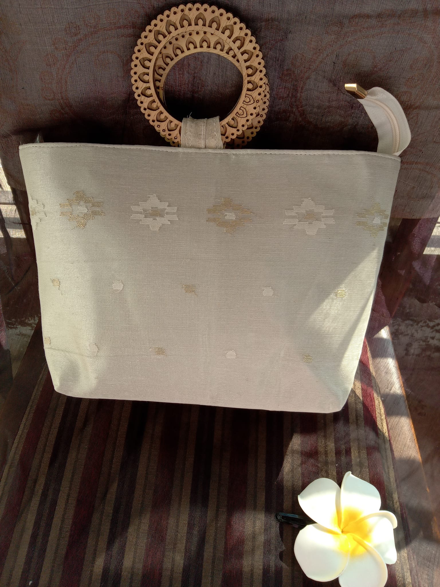 Jamdani Purse (Golden White)